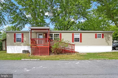 34 Cherry Ln, Carlisle, PA 17015