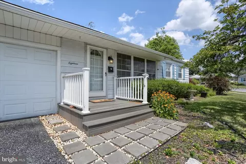 18 Sussex Rd, Camp Hill, PA 17011