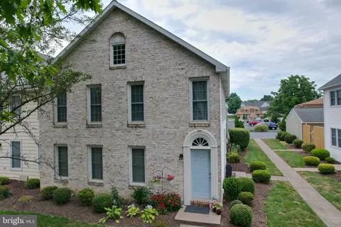 459 Delancey Ct, Mechanicsburg, PA 17055