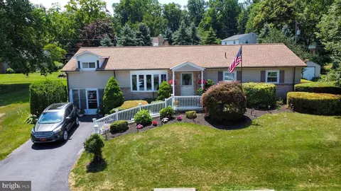 5 San Juan Dr, Mechanicsburg, PA 17055