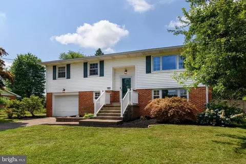 821 Green Acres St, Mechanicsburg, PA 17055