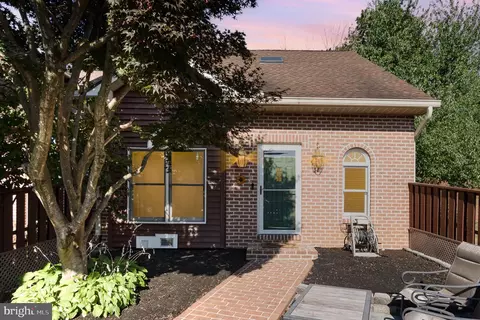 310 Peppercorn Sq, Enola, PA 17025
