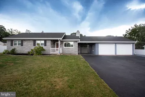 1912 Fry Loop Ave, Carlisle, PA 17013