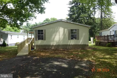190 Rustic Dr, Shippensburg, PA 17257