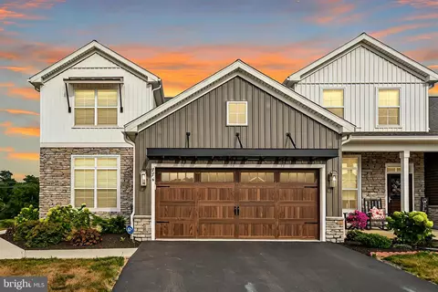 774 Aurora Dr, Mechanicsburg, PA 17055