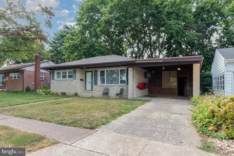 26 William Penn Dr, Camp Hill, PA 17011