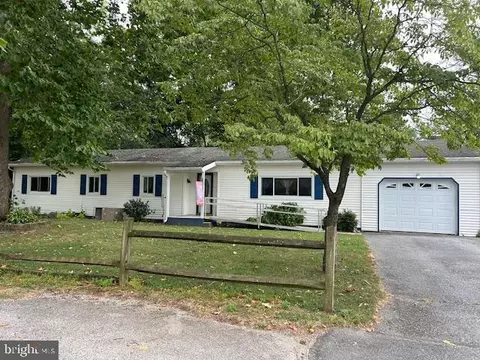 102 E Butler St, Mount Holly Springs, PA 17065