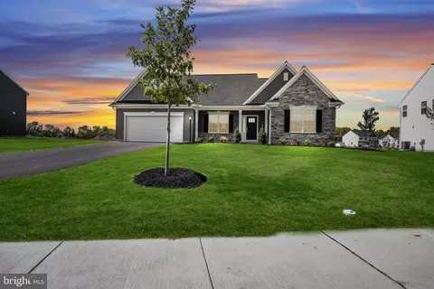 224 Forgedale Dr, Carlisle, PA 17015