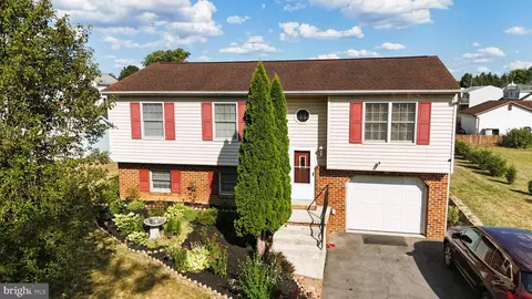 4 Rife Dr, Mechanicsburg, PA 17050