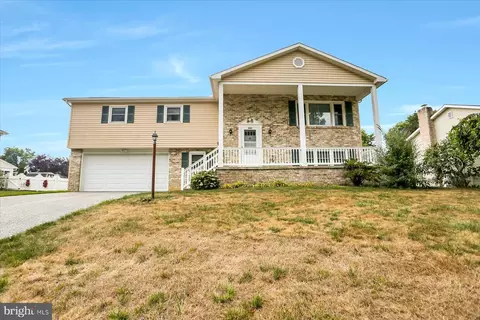 2138 Douglas Dr, Carlisle, PA 17013