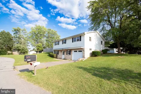 102 Clarindon Pl, Carlisle, PA 17013