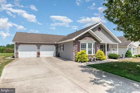 18 Colonial Ct, Shippensburg, PA 17257
