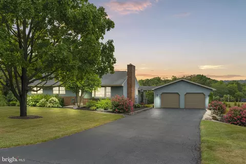 140 Green Ridge Rd, Carlisle, PA 17015