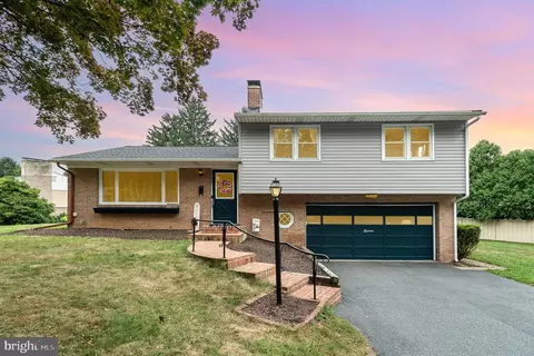 18 Colgate Dr, Camp Hill, PA 17011