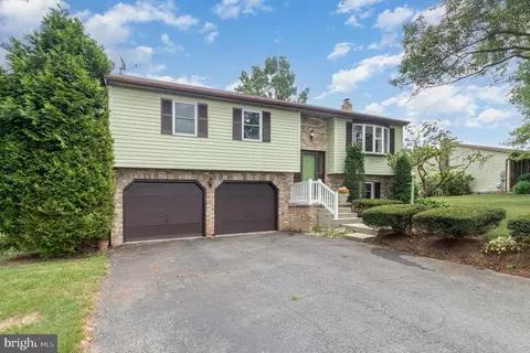 327 Stoner Rd, Mechanicsburg, PA 17055