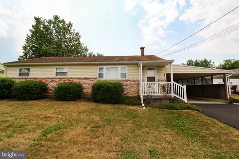 87 Kensington Dr, Camp Hill, PA 17011