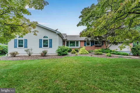 1715 Cedar Cliff Dr, Camp Hill, PA 17011