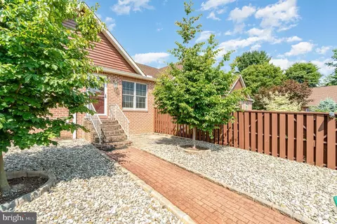1130 Sterling Ct, Enola, PA 17025
