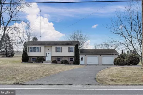 2122 Newville Rd, Carlisle, PA 17015