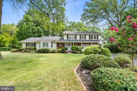 619 Sherwood Dr, Carlisle, PA 17013