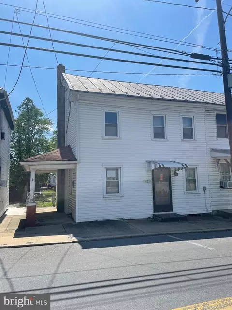 42 N High St, Newville, PA 17241