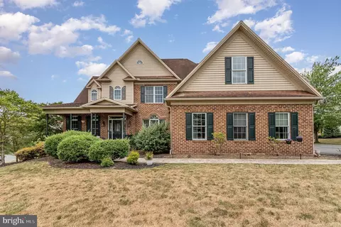 5 Clairburn Dr, Mechanicsburg, PA 17050