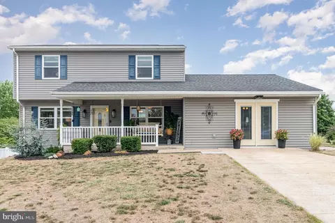 107 Pearl Dr, Carlisle, PA 17013