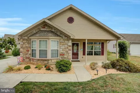 20 Colonial Ct, Shippensburg, PA 17257