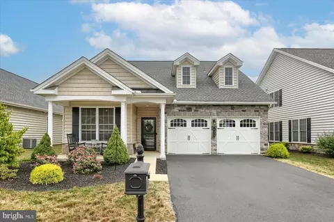 424 General Dr, Mechanicsburg, PA 17050