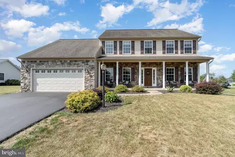 212 Amherst Ln, Carlisle, PA 17015