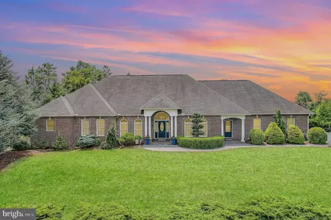 113 Ellesmere Ln, Mechanicsburg, PA 17055