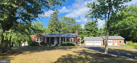 1850 Hunter Dr, Mechanicsburg, PA 17050
