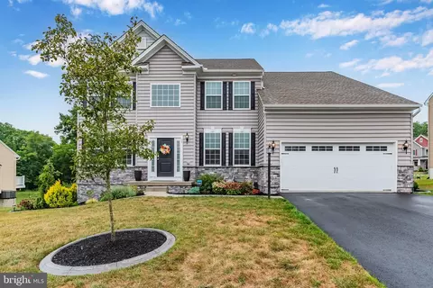 38 Bethpage Dr, Mechanicsburg, PA 17050
