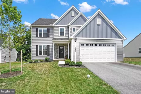 373 Reserve Ln, Mechanicsburg, PA 17050