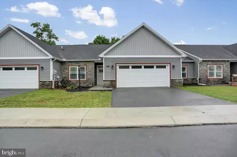 131 Cardinal Dr, Shippensburg, PA 17257