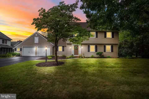 1217 Fleetwood Dr, Carlisle, PA 17013