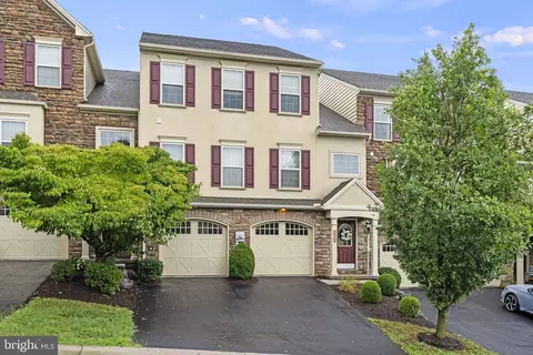 1913 Roxbury Ct, Mechanicsburg, PA 17055