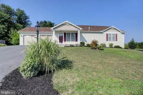 241 Pin Oak Ln, Shippensburg, PA 17257