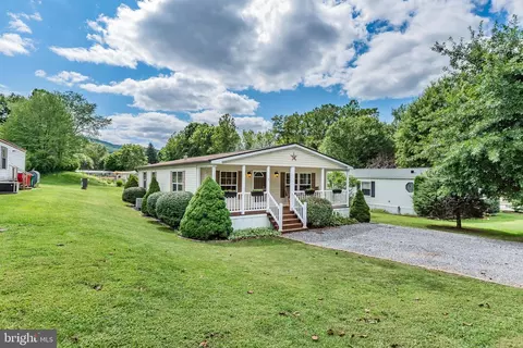 8 Franklin St, Mount Holly Springs, PA 17065