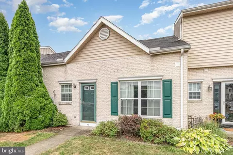 41 Johns Dr, Enola, PA 17025