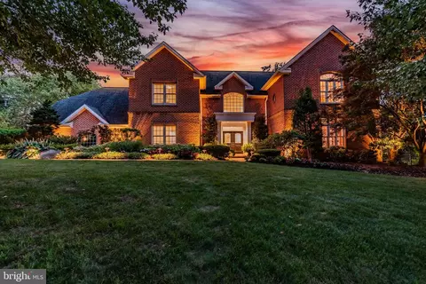 1 Westwind Dr, Lemoyne, PA 17043