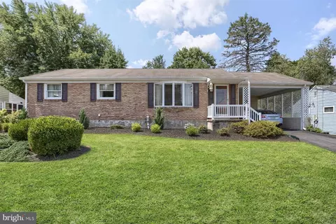 5 Woodmere Dr, Camp Hill, PA 17011