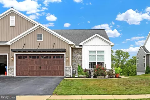 790 Aurora Dr, Mechanicsburg, PA 17055