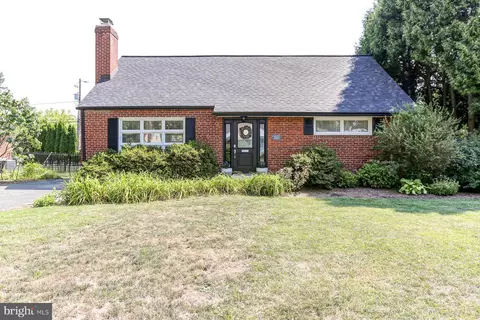 425 Appletree Rd, Camp Hill, PA 17011