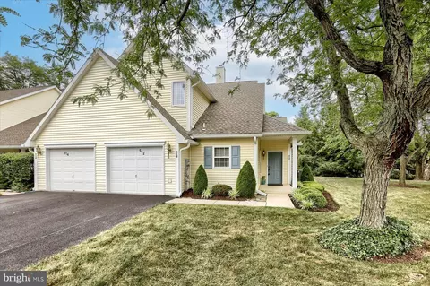 512 Brighton Pl, Mechanicsburg, PA 17055