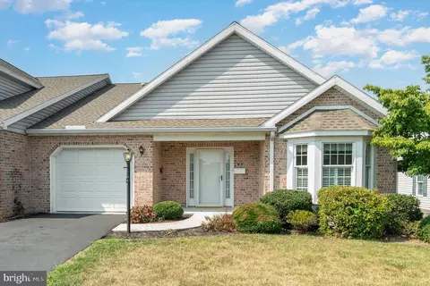 13 Creek Bank Dr, Mechanicsburg, PA 17050