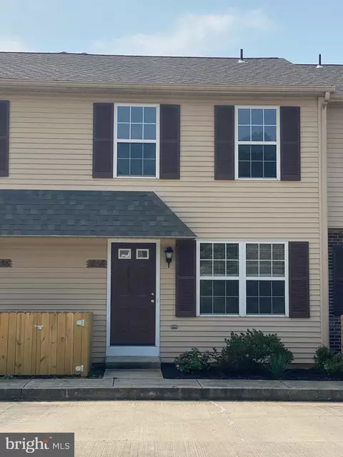 1056 Rebecca St, Carlisle, PA 17013