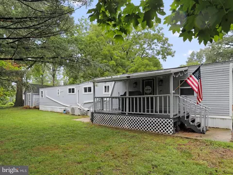 128 Noaker Cir, Shippensburg, PA 17257