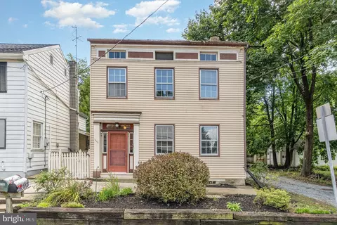 1269 Boiling Springs Rd, Boiling Springs, PA 17007