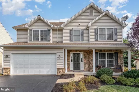 4585 Manor Dr, Mechanicsburg, PA 17055